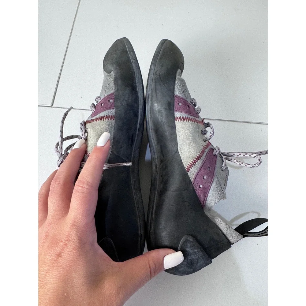 Scarpa Rock Climbing Shoes Women 8 Grey Purple Lace Up Athletic Bouldering Sport